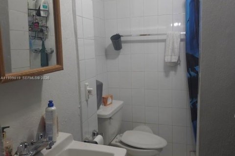 Casa en venta en Miami, Florida, 6 dormitorios, 226.68 m2 № 2170107 - foto 18