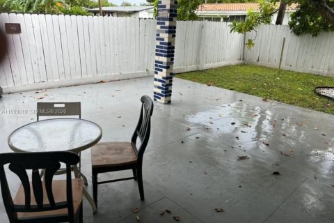Casa en venta en Miami, Florida, 6 dormitorios, 226.68 m2 № 2170107 - foto 12