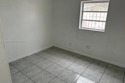 Casa en venta en Miami, Florida, 6 dormitorios, 226.68 m2 № 2170107 - foto 8