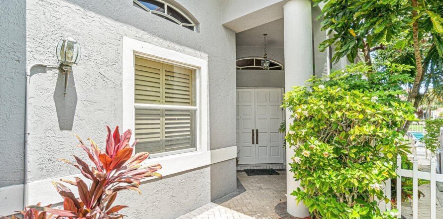 House in Delray Beach, Florida 3 bedrooms, 250.65 sq.m. № 1145940