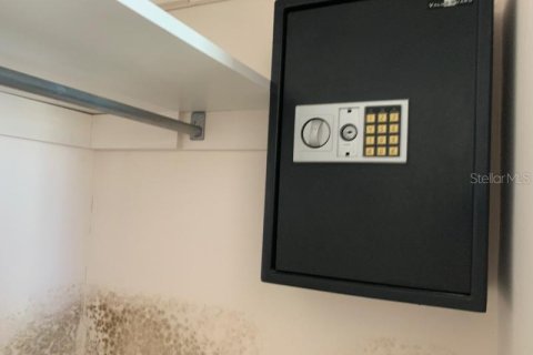 Купить виллу или дом в Мадейра - Бич, Флорида 3 комнаты, 95.88м2, № 1751589 - фото 30