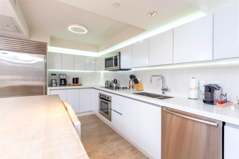 Condo in Miami Beach, Florida, 1 bedroom  № 2022981 - photo 15