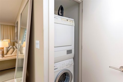 Condo in Miami Beach, Florida, 1 bedroom  № 2022981 - photo 12