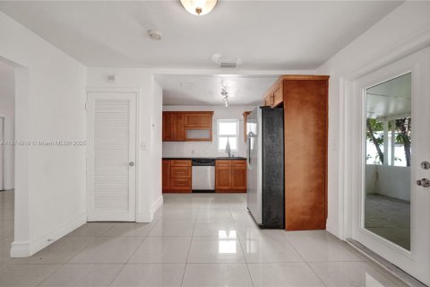Casa en venta en Miami, Florida, 3 dormitorios, 102.01 m2 № 1927996 - foto 21