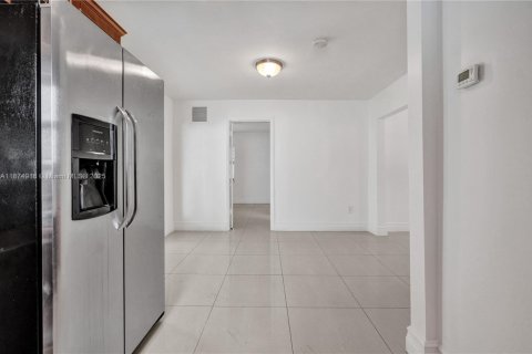 Casa en venta en Miami, Florida, 3 dormitorios, 102.01 m2 № 1927996 - foto 24