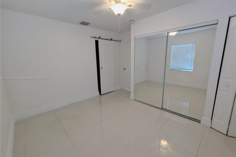 Casa en venta en Miami, Florida, 3 dormitorios, 102.01 m2 № 1927996 - foto 28