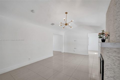 Casa en venta en Miami, Florida, 3 dormitorios, 102.01 m2 № 1927996 - foto 14