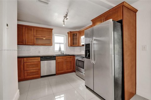 Casa en venta en Miami, Florida, 3 dormitorios, 102.01 m2 № 1927996 - foto 22