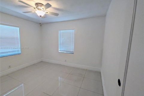 Casa en venta en Miami, Florida, 3 dormitorios, 102.01 m2 № 1927996 - foto 27