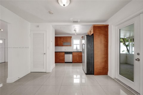 Casa en venta en Miami, Florida, 3 dormitorios, 102.01 m2 № 1927996 - foto 25