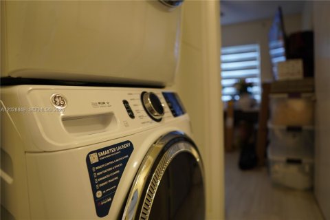 Снять в аренду виллу или дом в Уэстон, Флорида 2 спальни, 90.67м2, № 2242827 - фото 28