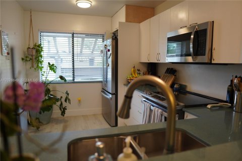 Снять в аренду виллу или дом в Уэстон, Флорида 2 спальни, 90.67м2, № 2242827 - фото 13