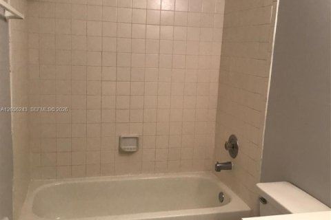 Copropriété à vendre à Miami, Floride: 2 chambres, 92.25 m2 № 2084258 - photo 9