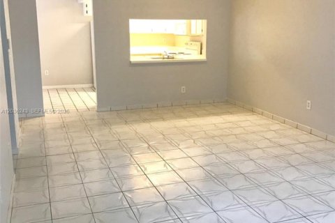 Copropriété à vendre à Miami, Floride: 2 chambres, 92.25 m2 № 2084258 - photo 4