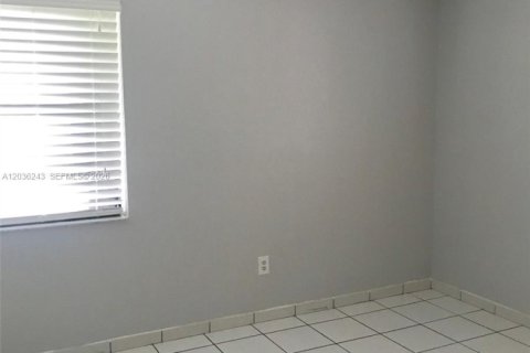 Copropriété à vendre à Miami, Floride: 2 chambres, 92.25 m2 № 2084258 - photo 10