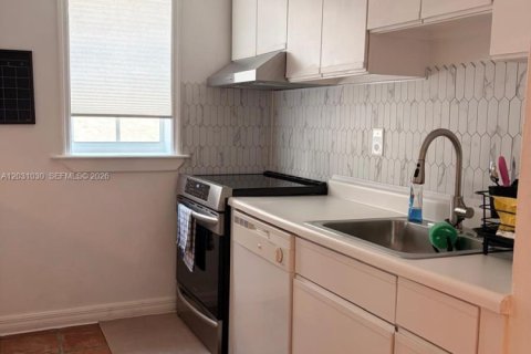 Condominio en venta en Miami Beach, Florida, 1 dormitorio, 62.24 m2 № 2258036 - foto 10