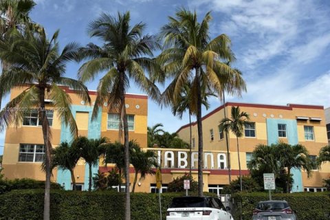 Condominio en venta en Miami Beach, Florida, 1 dormitorio, 62.24 m2 № 2258036 - foto 2