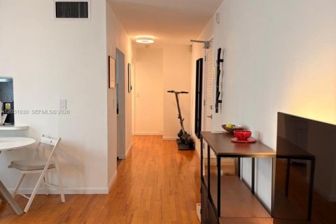 Condominio en venta en Miami Beach, Florida, 1 dormitorio, 62.24 m2 № 2258036 - foto 8