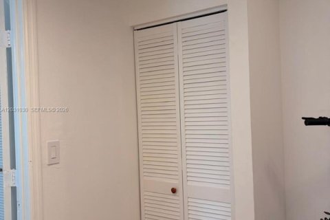 Condominio en venta en Miami Beach, Florida, 1 dormitorio, 62.24 m2 № 2258036 - foto 16