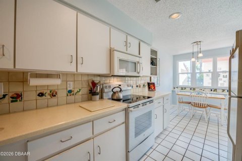 Adosado en venta en Daytona Beach, Florida, 2 dormitorios, 132.66 m2 № 2216377 - foto 17
