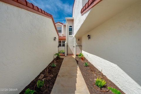 Adosado en venta en Daytona Beach, Florida, 2 dormitorios, 132.66 m2 № 2216377 - foto 3