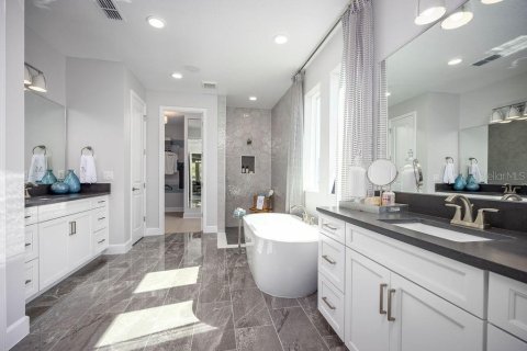House in Apopka, Florida 5 bedrooms, 368.08 sq.m. № 1755382 - photo 13