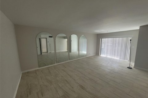 Condominio en alquiler en Lauderhill, Florida, 1 dormitorio, 68.28 m2 № 914180 - foto 1