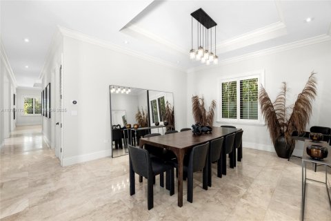 House in Miami, Florida 5 bedrooms, 427.54 sq.m. № 1782065 - photo 22