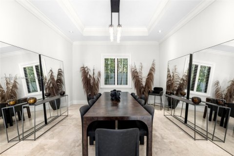 House in Miami, Florida 5 bedrooms, 427.54 sq.m. № 1782065 - photo 23