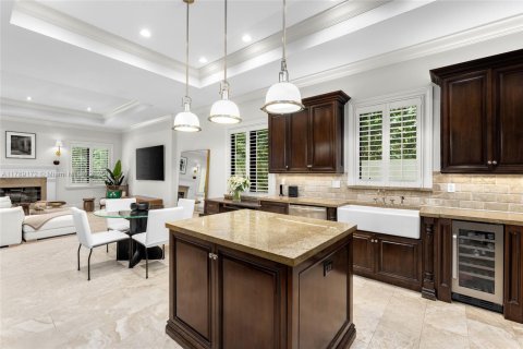 House in Miami, Florida 5 bedrooms, 427.54 sq.m. № 1782065 - photo 20