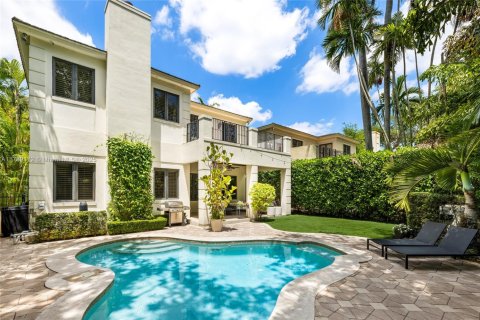 House in Miami, Florida 5 bedrooms, 427.54 sq.m. № 1782065 - photo 2