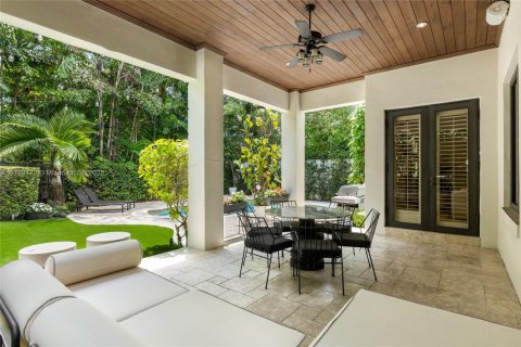 House in Miami, Florida 5 bedrooms, 427.54 sq.m. № 1782065 - photo 11