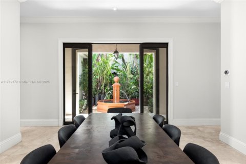 House in Miami, Florida 5 bedrooms, 427.54 sq.m. № 1782065 - photo 24