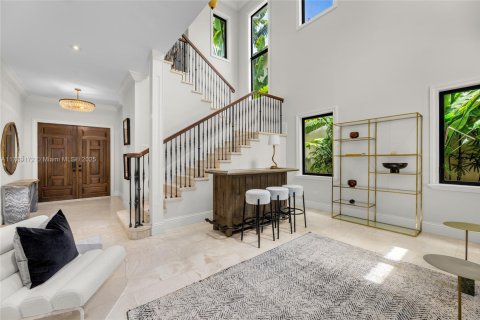 House in Miami, Florida 5 bedrooms, 427.54 sq.m. № 1782065 - photo 8