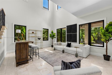 House in Miami, Florida 5 bedrooms, 427.54 sq.m. № 1782065 - photo 9