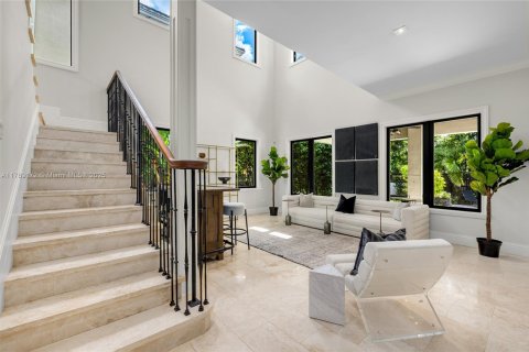 House in Miami, Florida 5 bedrooms, 427.54 sq.m. № 1782065 - photo 7