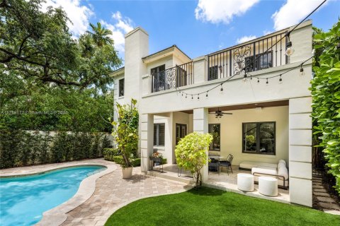 House in Miami, Florida 5 bedrooms, 427.54 sq.m. № 1782065 - photo 4