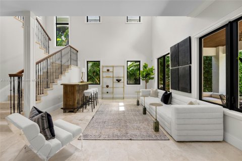 House in Miami, Florida 5 bedrooms, 427.54 sq.m. № 1782065 - photo 10