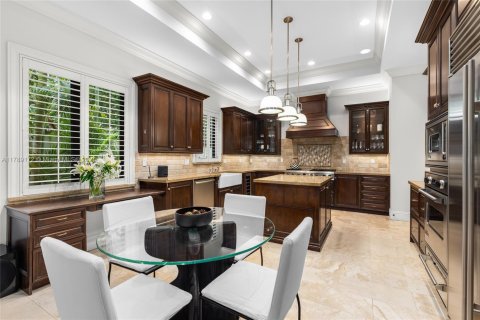 House in Miami, Florida 5 bedrooms, 427.54 sq.m. № 1782065 - photo 17
