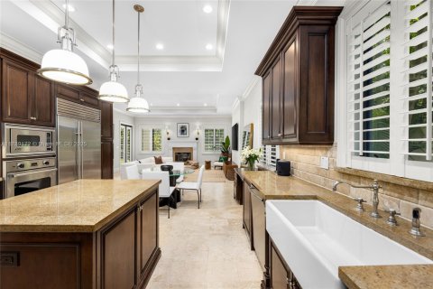 House in Miami, Florida 5 bedrooms, 427.54 sq.m. № 1782065 - photo 19