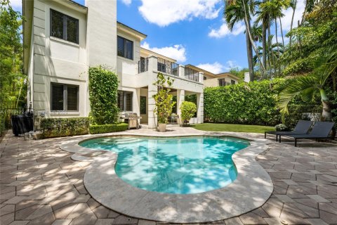 House in Miami, Florida 5 bedrooms, 427.54 sq.m. № 1782065 - photo 1