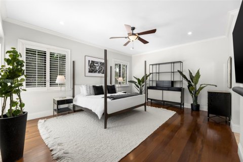 House in Miami, Florida 5 bedrooms, 427.54 sq.m. № 1782065 - photo 27