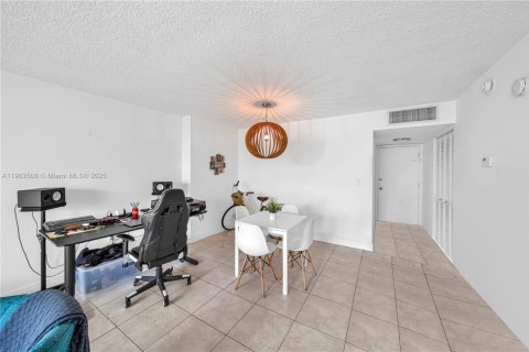 Copropriété à louer à Miami Beach, Floride: 1 chambre, 67.82 m2 № 1956779 - photo 5