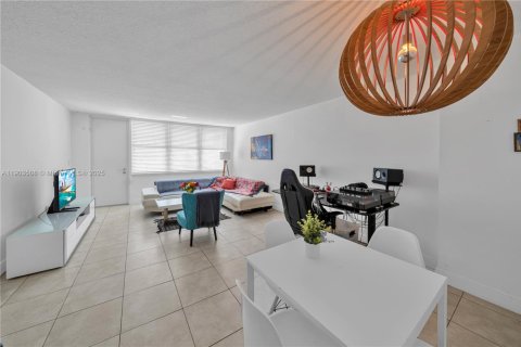 Copropriété à louer à Miami Beach, Floride: 1 chambre, 67.82 m2 № 1956779 - photo 6