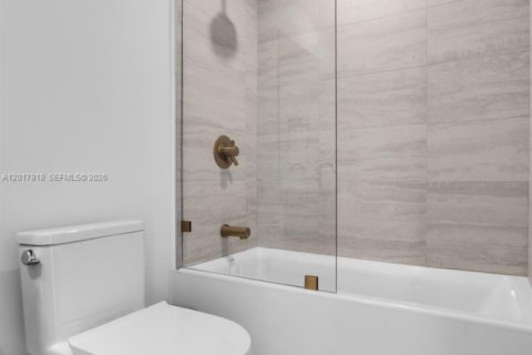 Снять в аренду кондоминиум в Майами, Флорида 2 спальни, 126.16м2, № 2256500 - фото 15