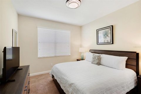 Casa en venta en Kissimmee, Florida, 5 dormitorios, 280.1 m2 № 2383830 - foto 15