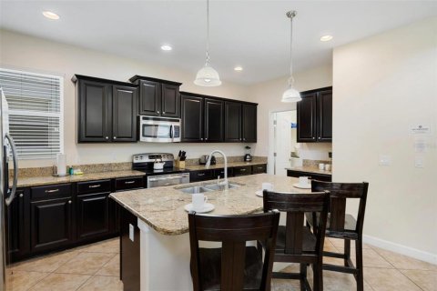 Casa en venta en Kissimmee, Florida, 5 dormitorios, 280.1 m2 № 2383830 - foto 5