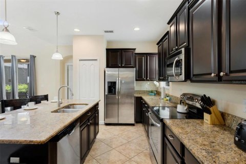 Casa en venta en Kissimmee, Florida, 5 dormitorios, 280.1 m2 № 2383830 - foto 6