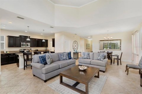 Casa en venta en Kissimmee, Florida, 5 dormitorios, 280.1 m2 № 2383830 - foto 3