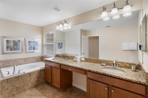 Casa en venta en Kissimmee, Florida, 5 dormitorios, 280.1 m2 № 2383830 - foto 21